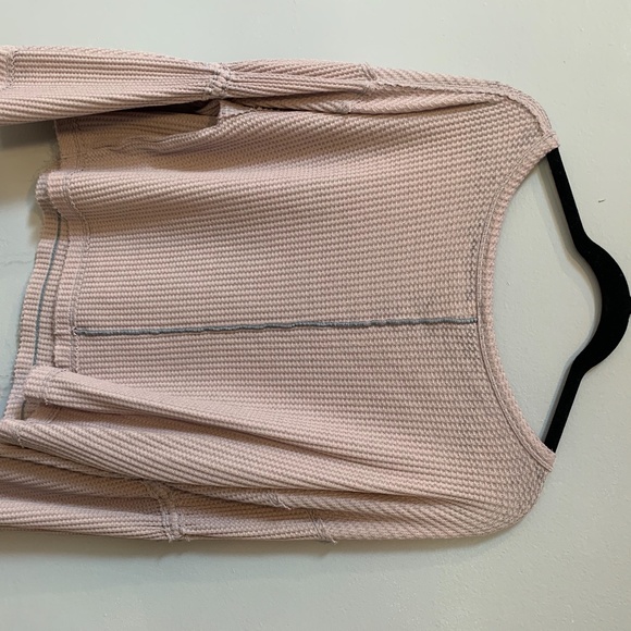 FREE PEOPLE LONG SLEEVE TOP LIKE NEW - Picture 2 of 3